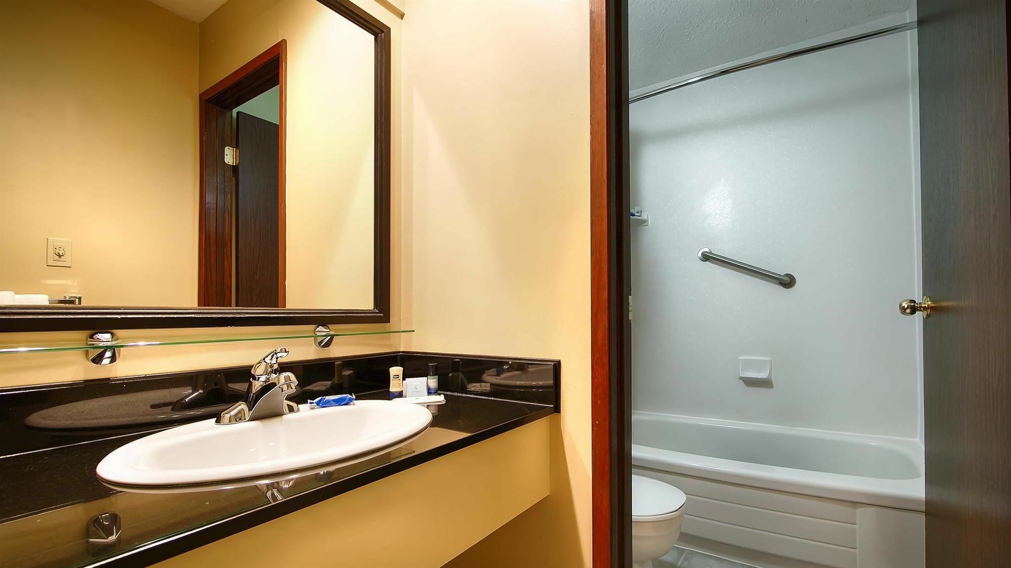 Travelodge By Wyndham Abbotsford Bakerview Екстер'єр фото